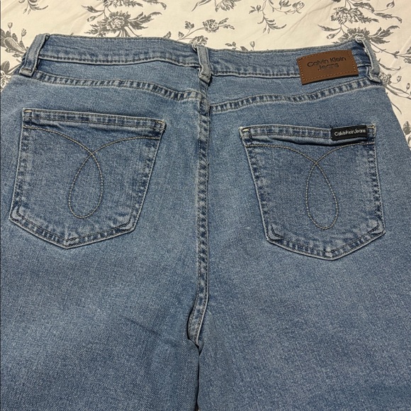 Calvin Klein Jeans Women's High-Rise Straight-Leg Jeans - Picture 7 of 9